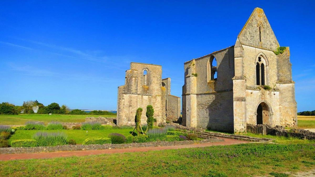 Le Phare Du Bout Du Monde - Logement Proche Du Port La Flotte Esterno foto