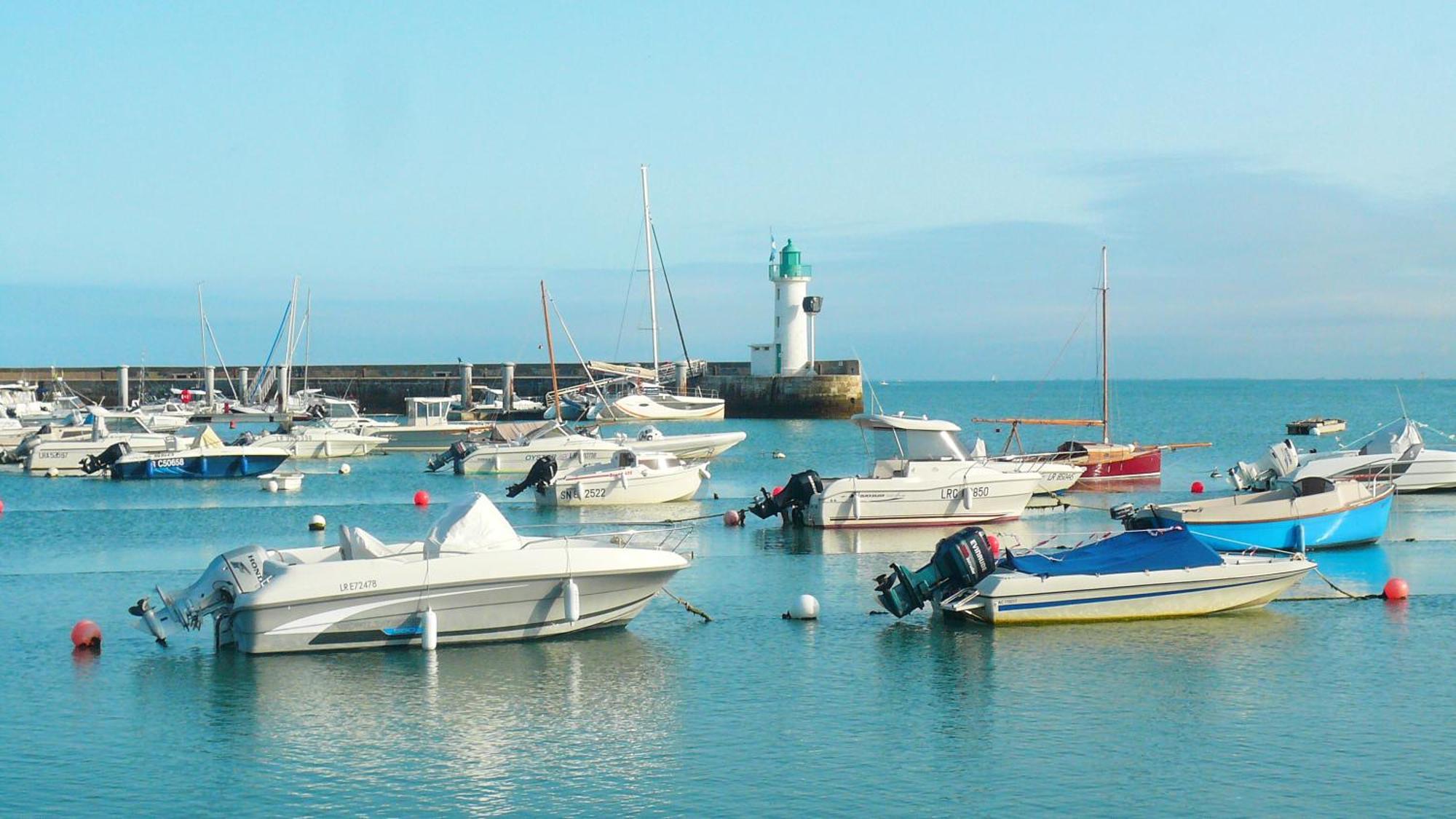 Le Phare Du Bout Du Monde - Logement Proche Du Port La Flotte Esterno foto
